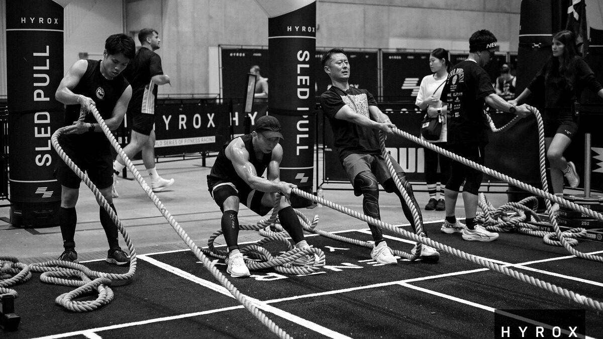 ロープでスレッドを引き寄せているところ。SLED PULL の表示