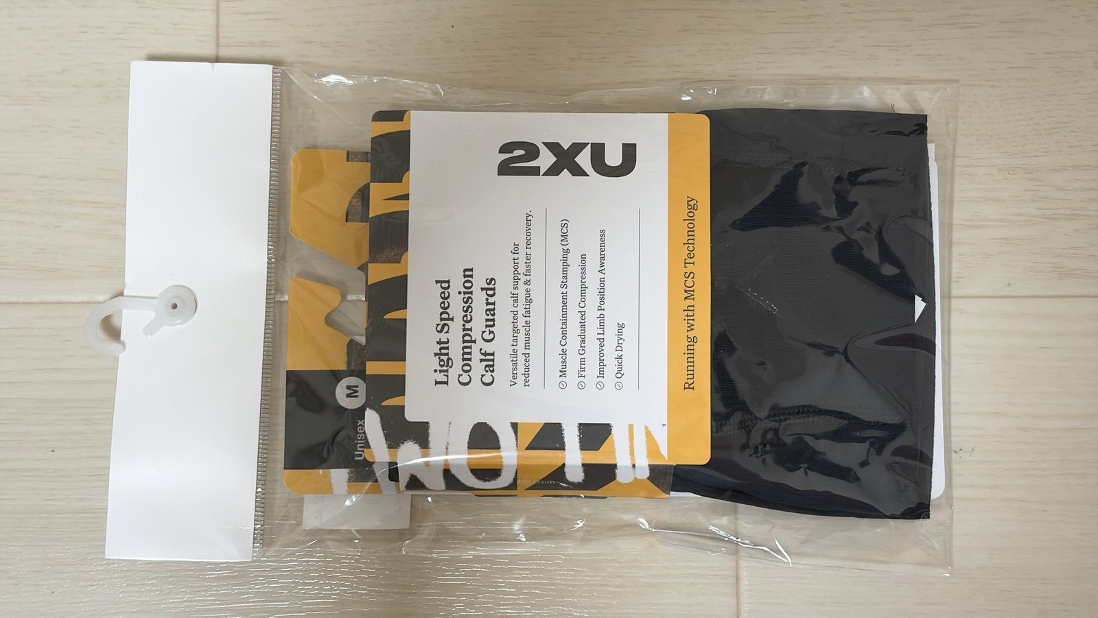 2XU Light Speed Compression Calf Guards のパッケージ。Unisex Mサイズ